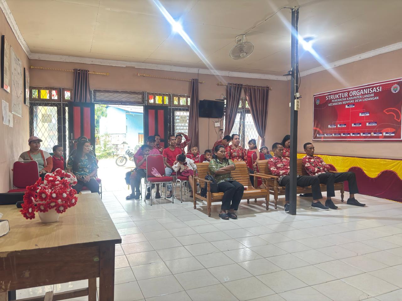 Natal bersama TK cinta kasih Ladangan bersama Perangkat Desa Ladangan